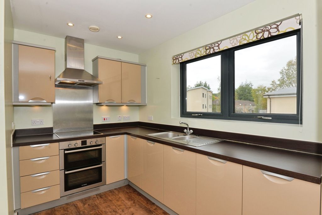 2 bed flat for saleSheldon Way, Berkhamsted, Hertfordshire HP4 photo 5