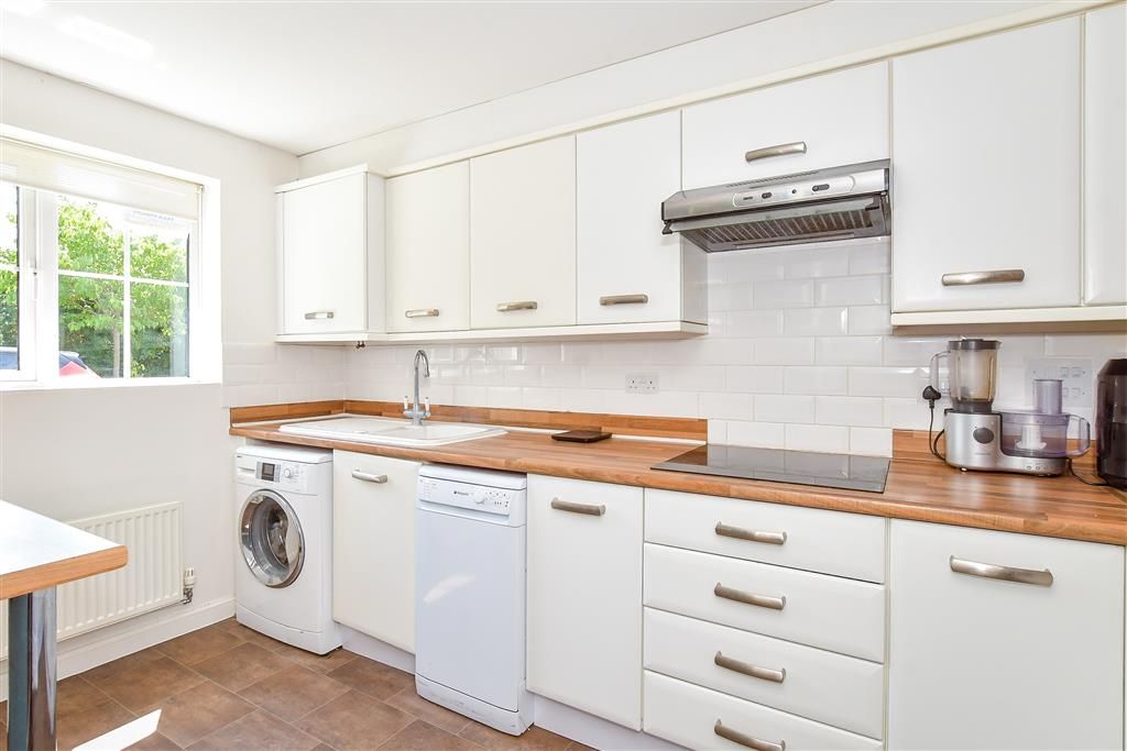 Property photo 3 of 12 Kitchen
