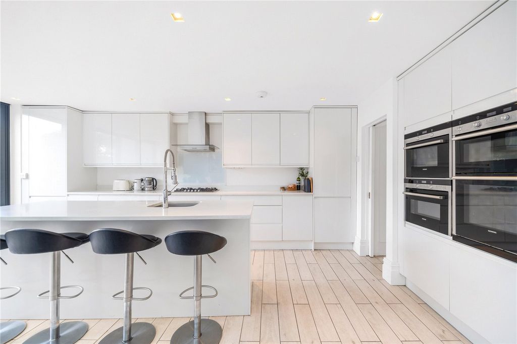 Property photo 2 of 18 Kitchen/Diner