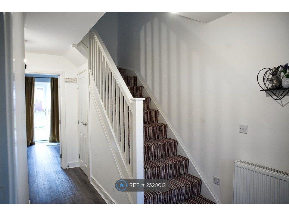 Property photo 2 of 15 Entrance Hallway