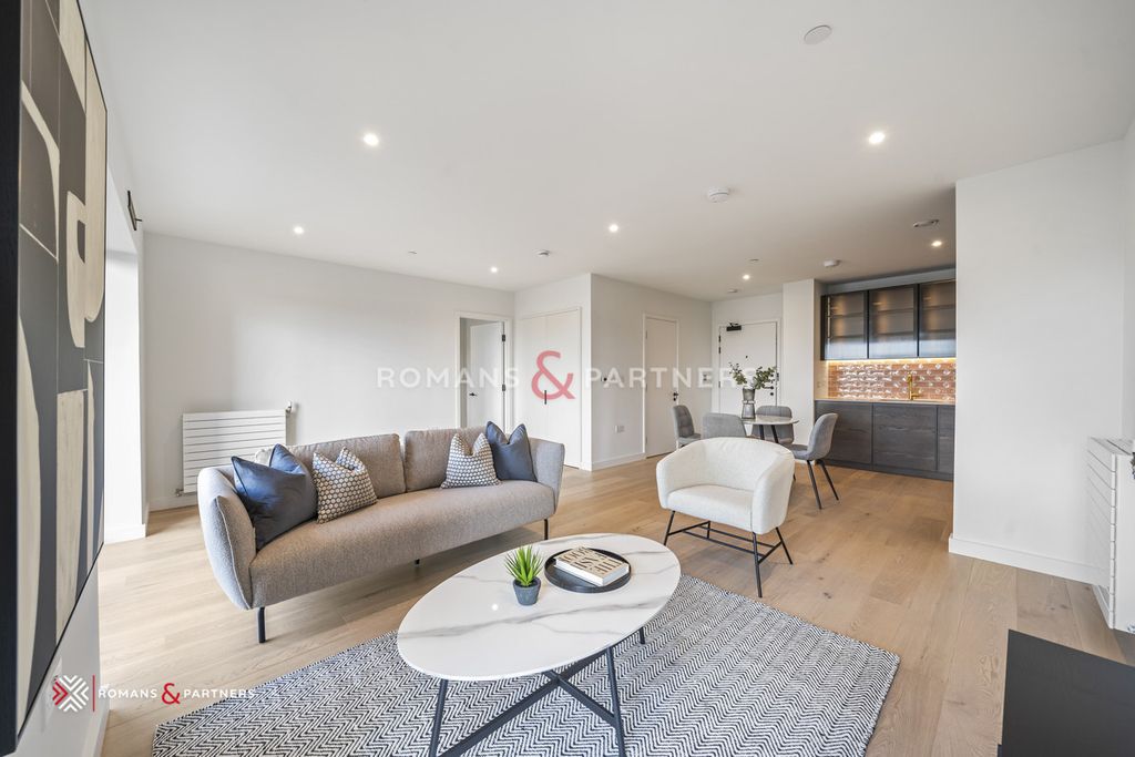 Property photo 2 of 21