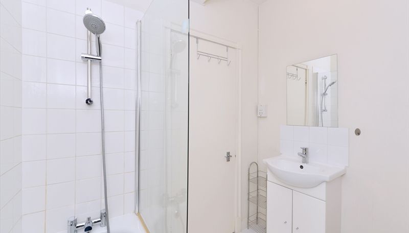 Property photo 3 of 9 Bathroom