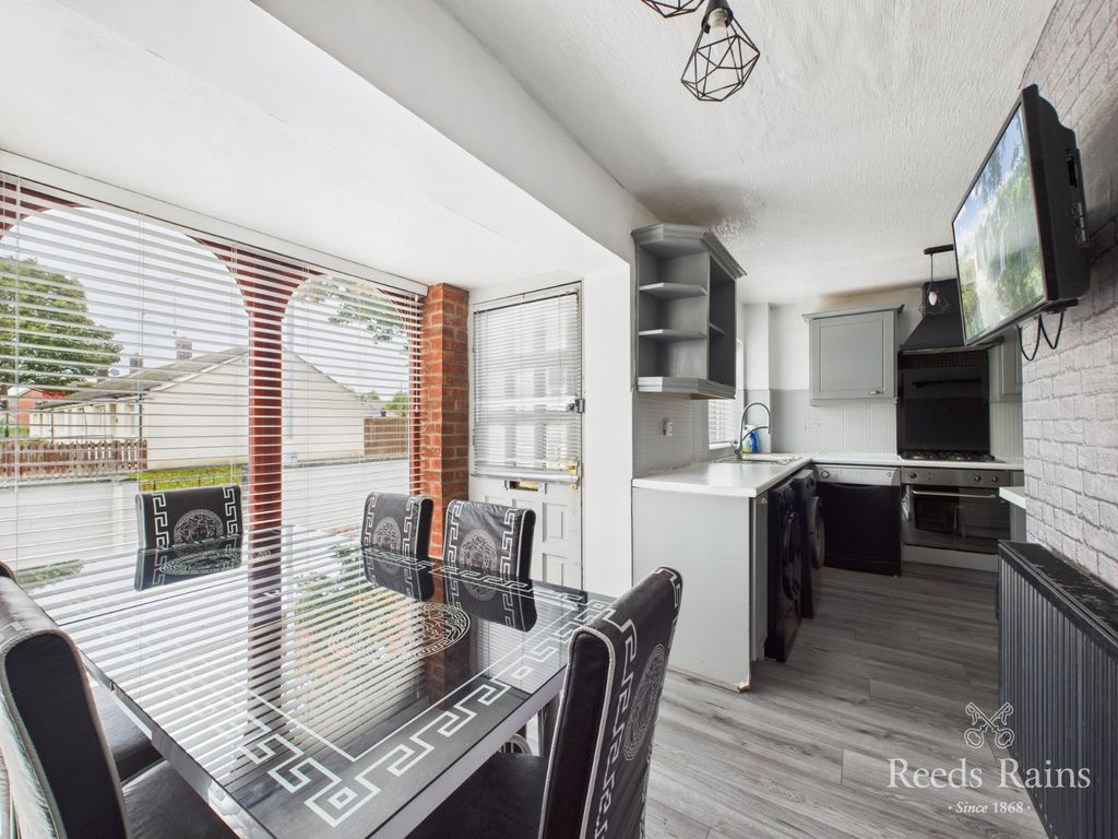 Property photo 3 of 20 Dining Area