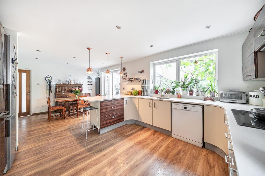 Property photo 3 of 18 1327593-2-68825635Cbe7A.Jpg