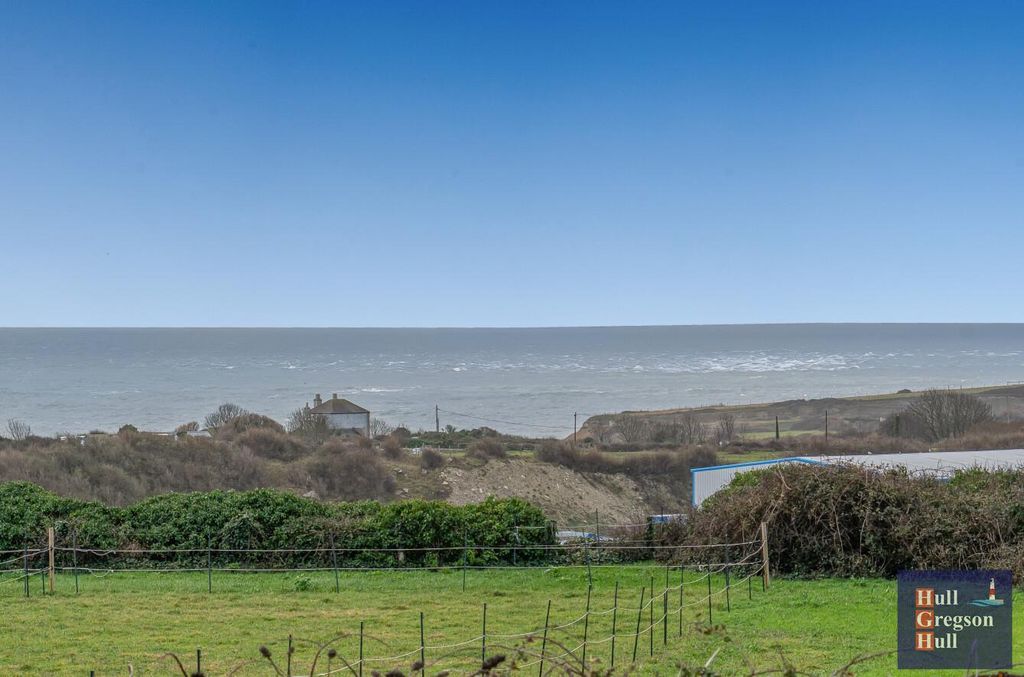 Property photo 2 of 24 11c2E2Ba-7d2d-4B43-8Acf-1c6d5c4d87E1.Jpg