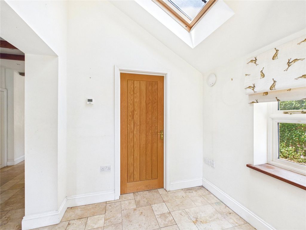 Property photo 2 of 18 Picture No. 11
