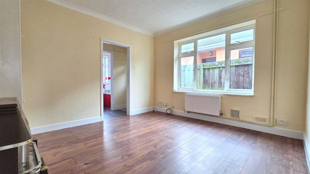 Property photo 2 of 9 Lounge