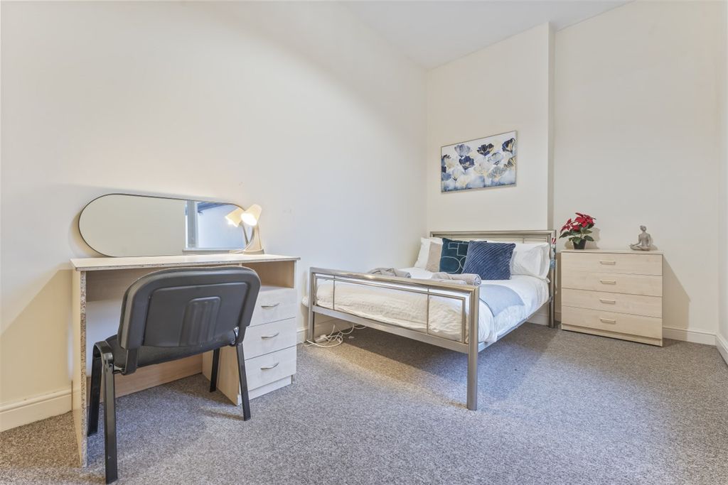 Property photo 3 of 10 (Main)