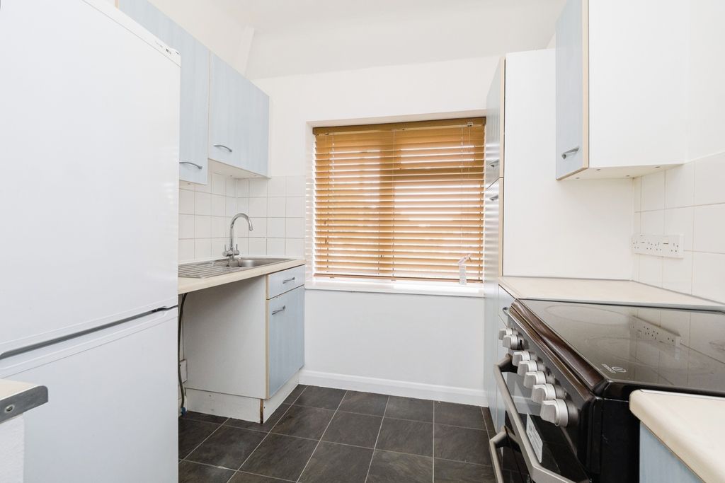 Property photo 3 of 17 Kitchen