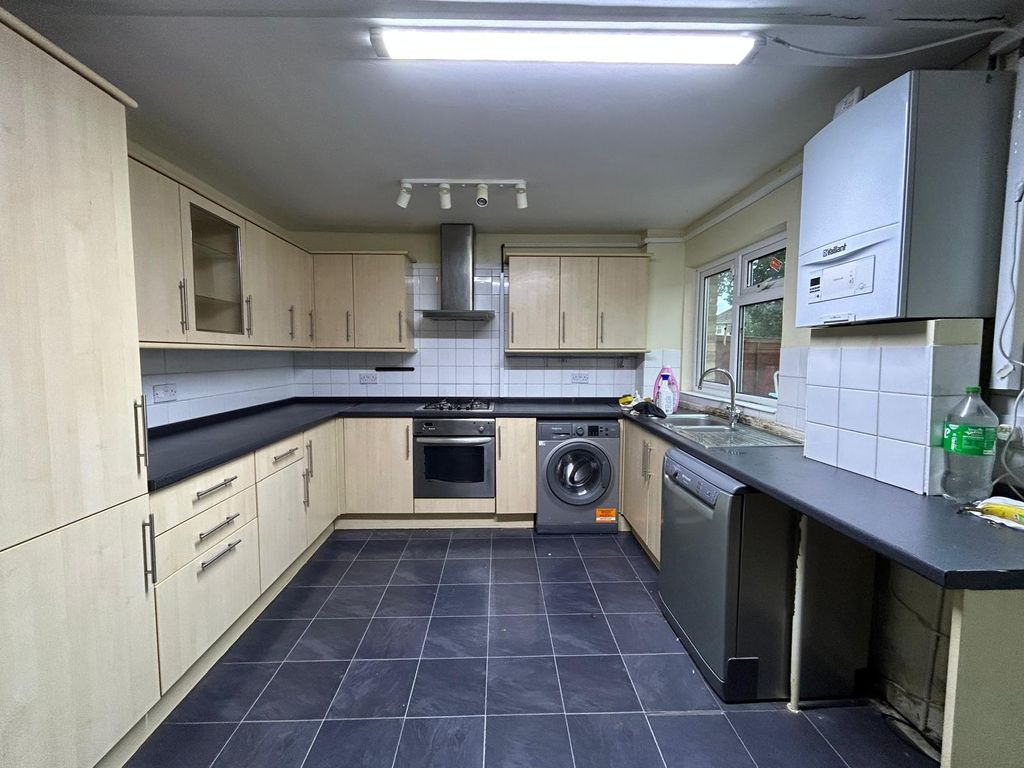 Property photo 1 of 7 Stunning 3 Bedroom Semi-Furnished Home With Spacious Garden Â€“ Available Now