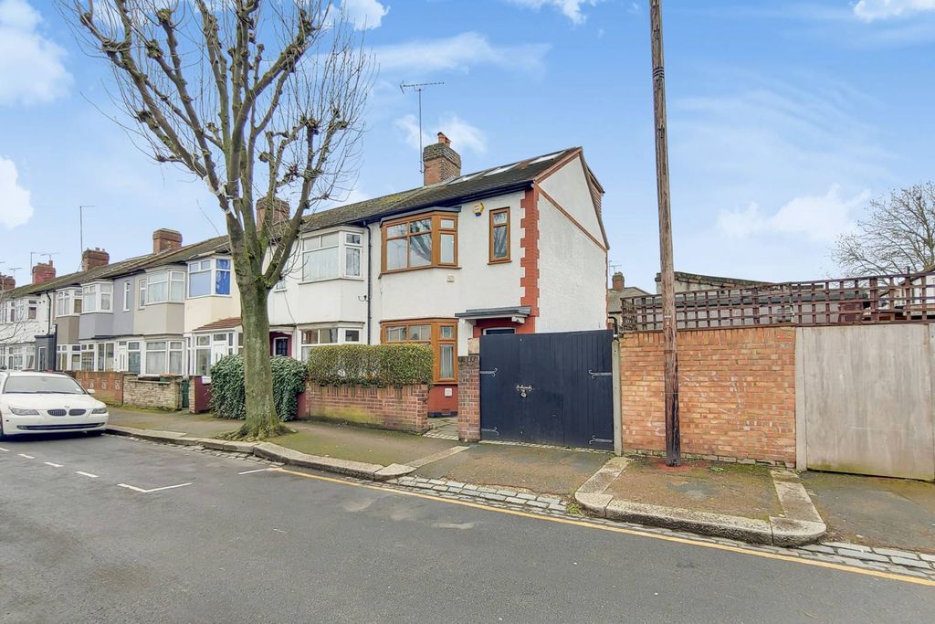 Property photo 2 of 18