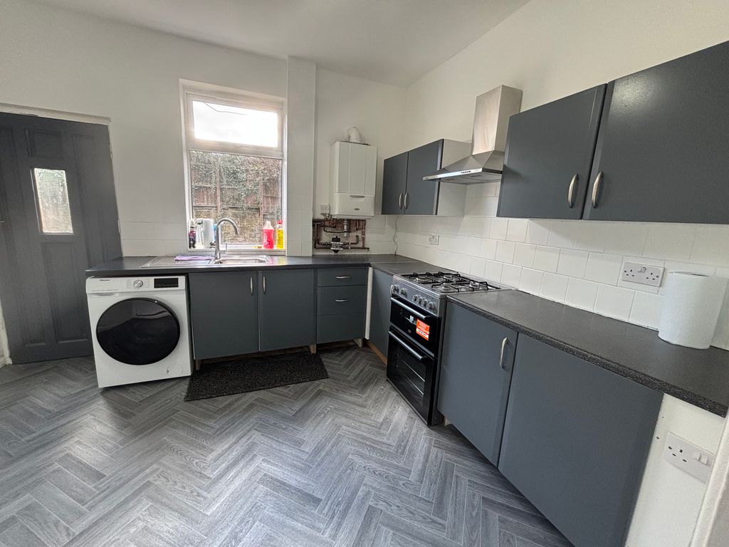 Property photo 1 of 14 New Fited Kitchen