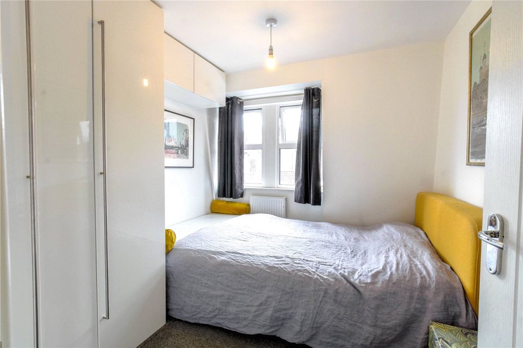 Property photo 3 of 6 Bedroom