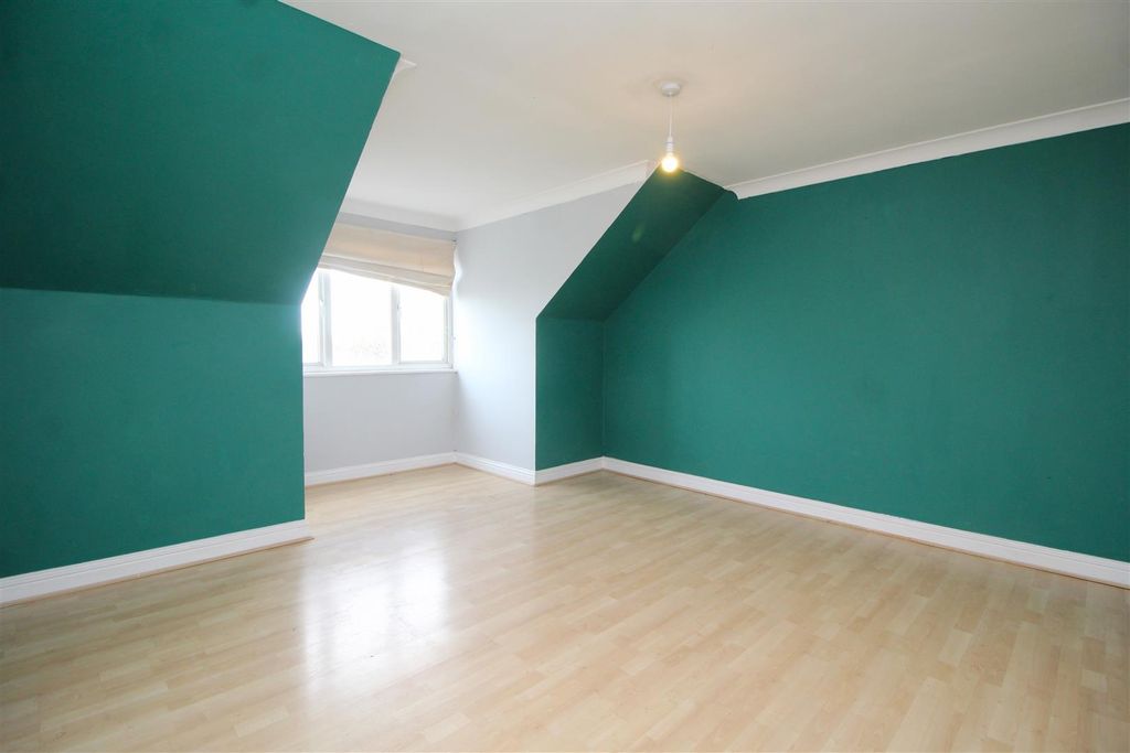 Property photo 2 of 8 Living Room .Jpg