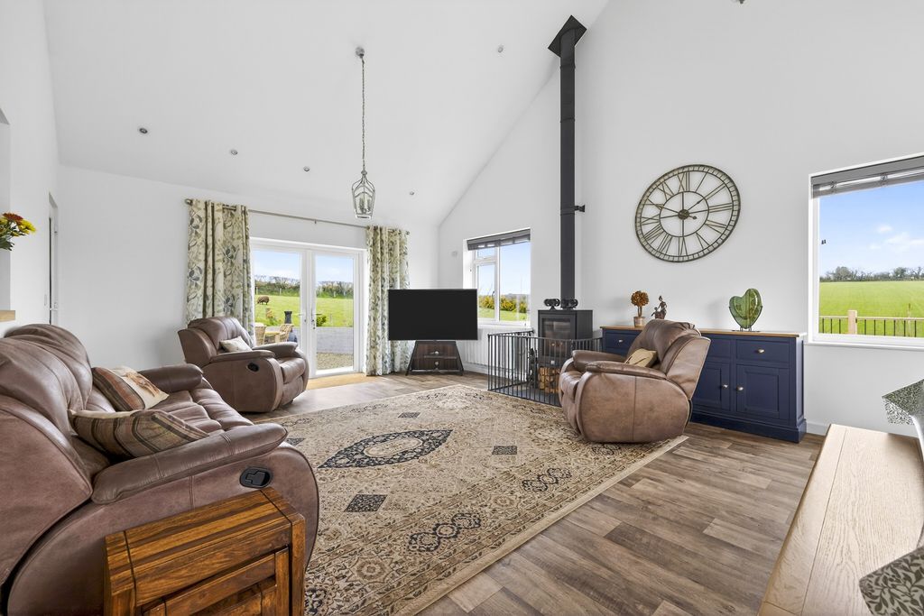 Property photo 2 of 20 Pbox-Img.Jpg