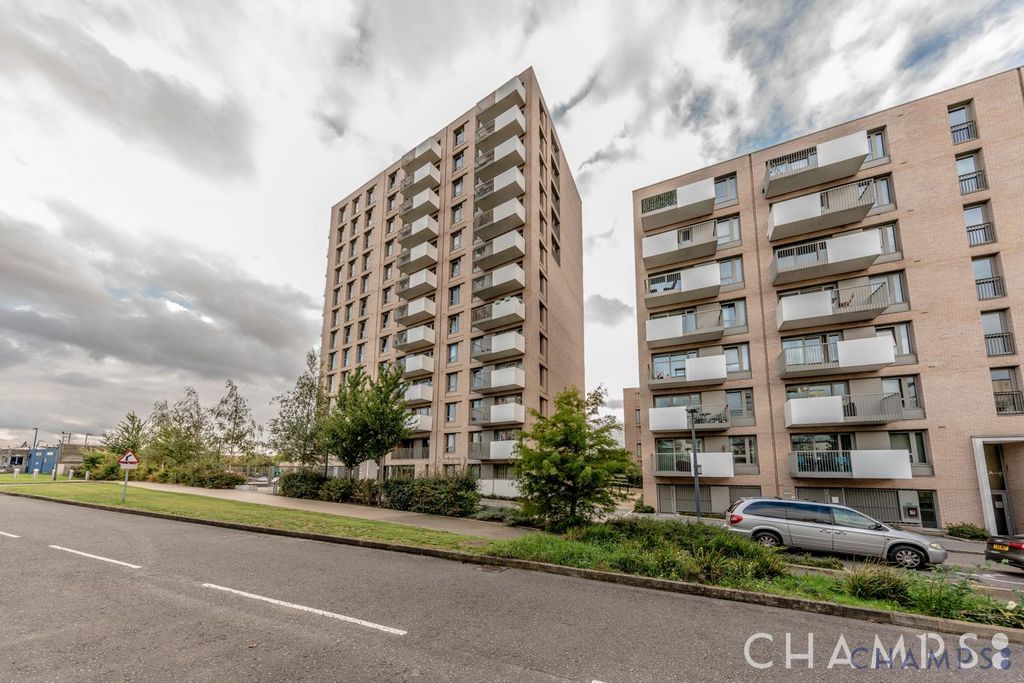 Property photo 1 of 9 2 Bed Flat To Rent Waterside Heights, London E16