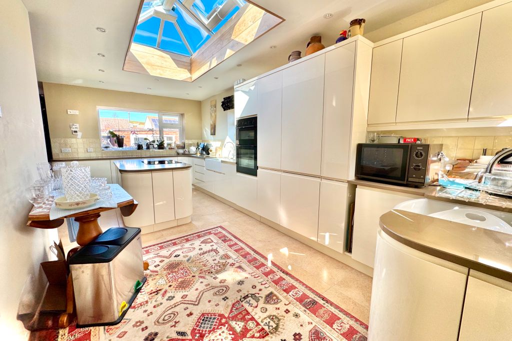 Property photo 3 of 18 Kitchen