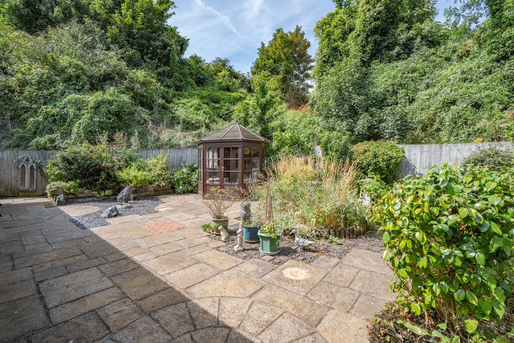 Property photo 2 of 21