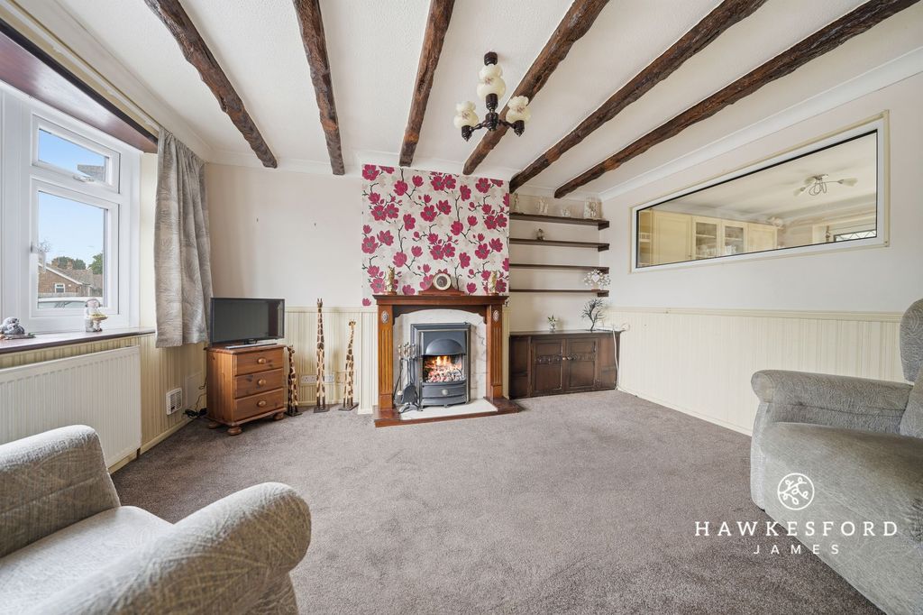 Property photo 2 of 14 Wihtred Road, Bapchild - Lounge