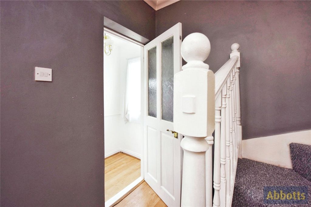 Property photo 2 of 17 Picture No. 29