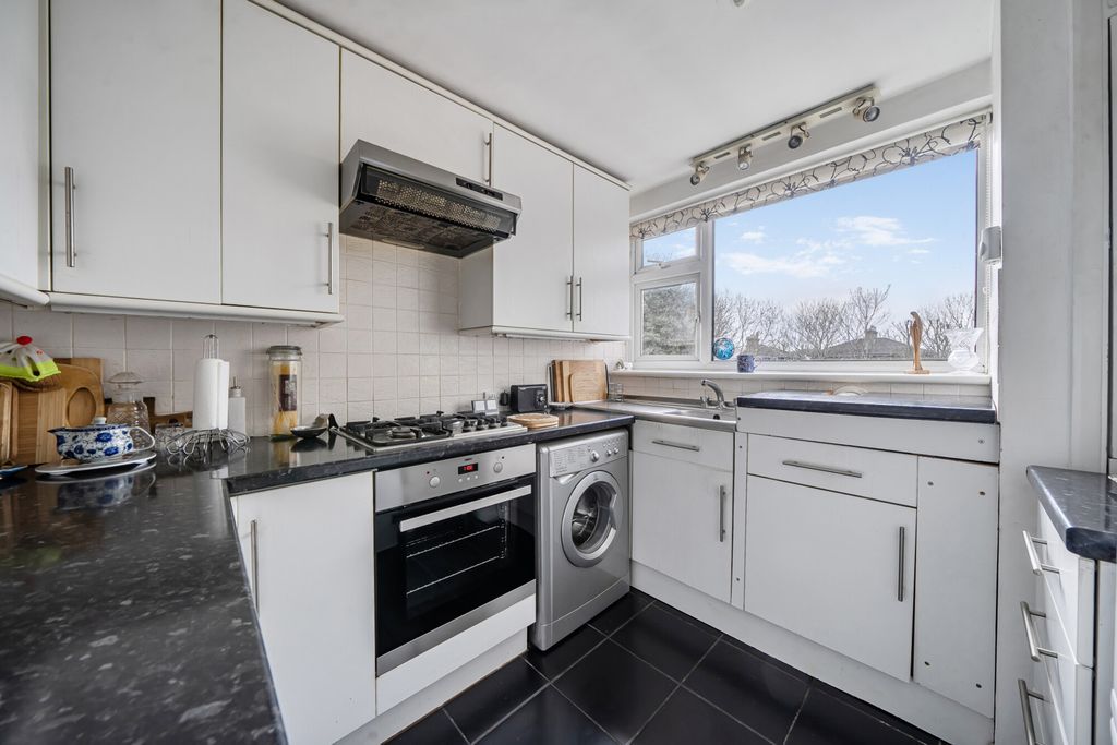 Property photo 3 of 16 1414674-10-69932d...