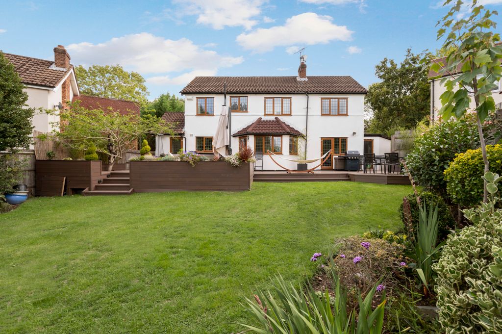 Property photo 2 of 39 Picture No. 17