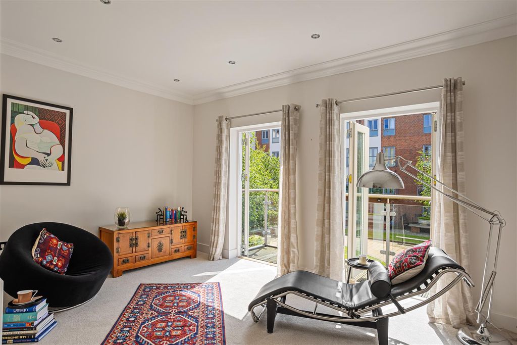 Property photo 2 of 38 2__Pond_Garth_10.Jpg