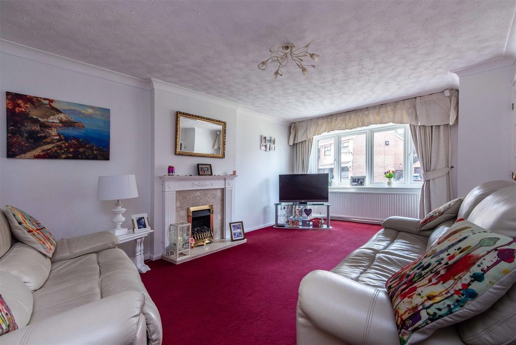 Property photo 1 of 9 37 Camelot av-Low-26