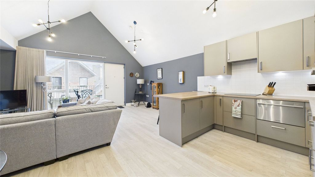 Property photo 3 of 11 Picture No. 15