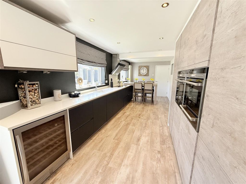 Property photo 3 of 35 Kitchen