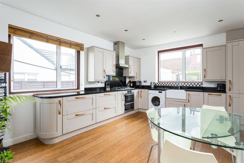 Property photo 3 of 19 5568783