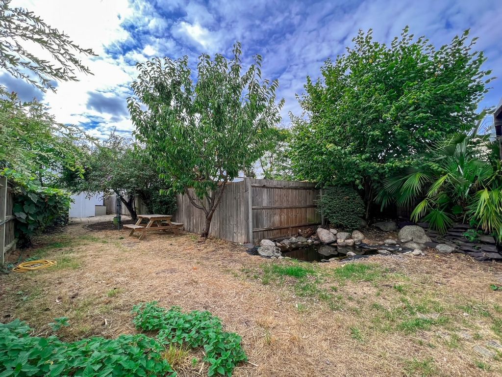 Property photo 2 of 35