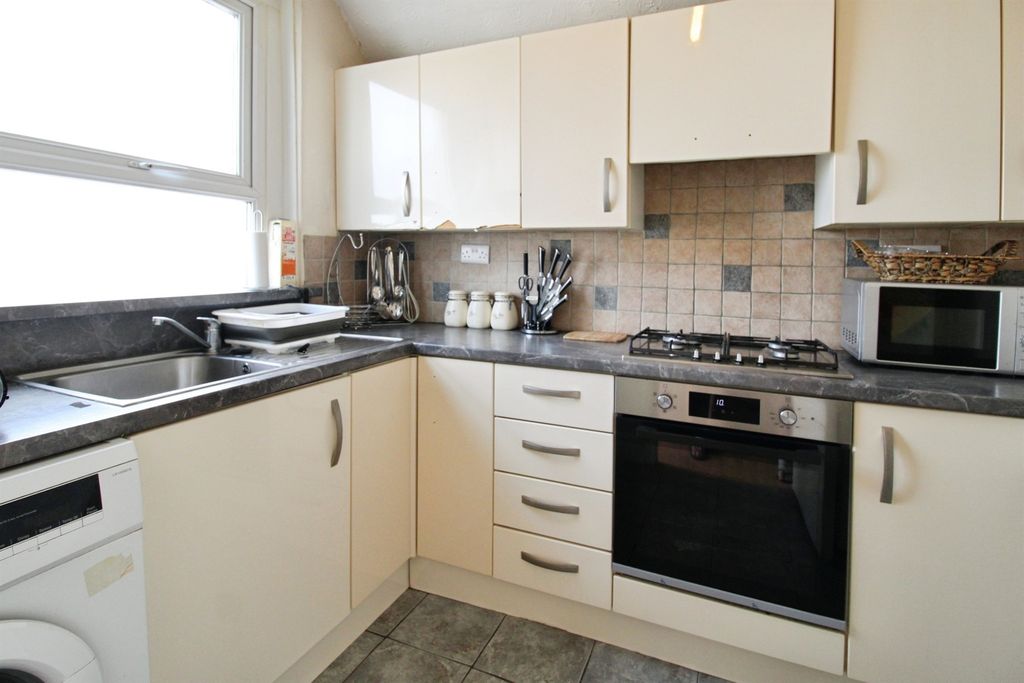 Property photo 2 of 18