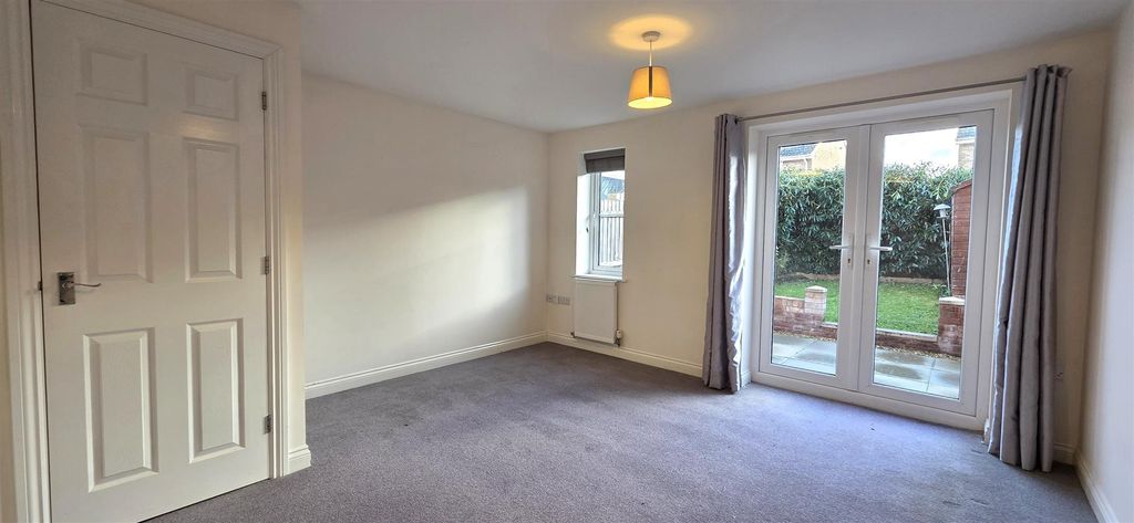 Property photo 3 of 6 Sitting Room.Jpg