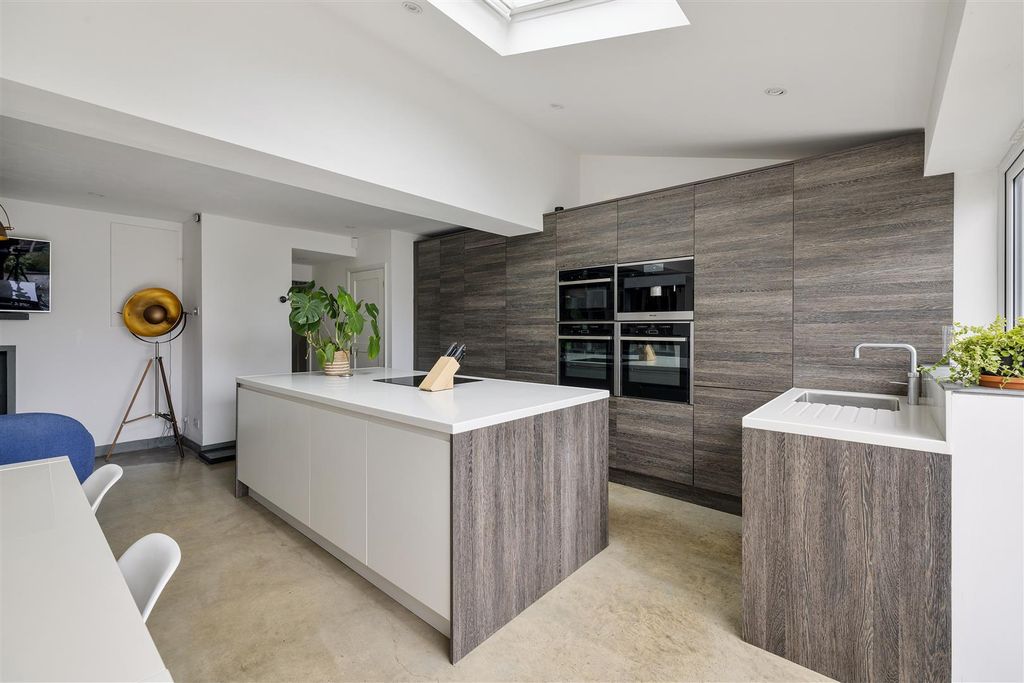 Property photo 3 of 42 Inks Green, E4