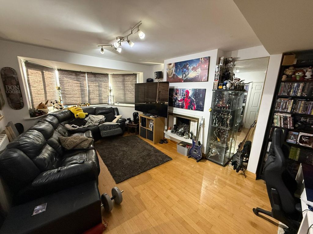 Property photo 3 of 36 Living Room