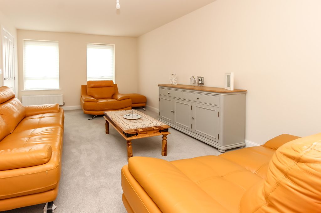 Property photo 2 of 17 Lounge