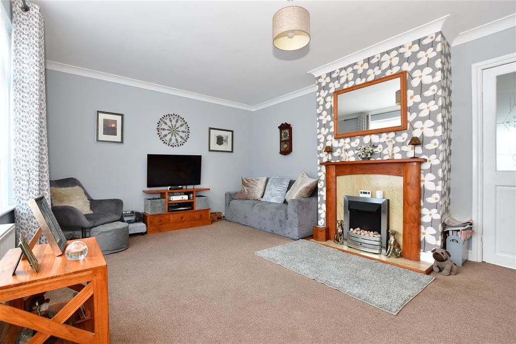 Property photo 3 of 14 Lounge