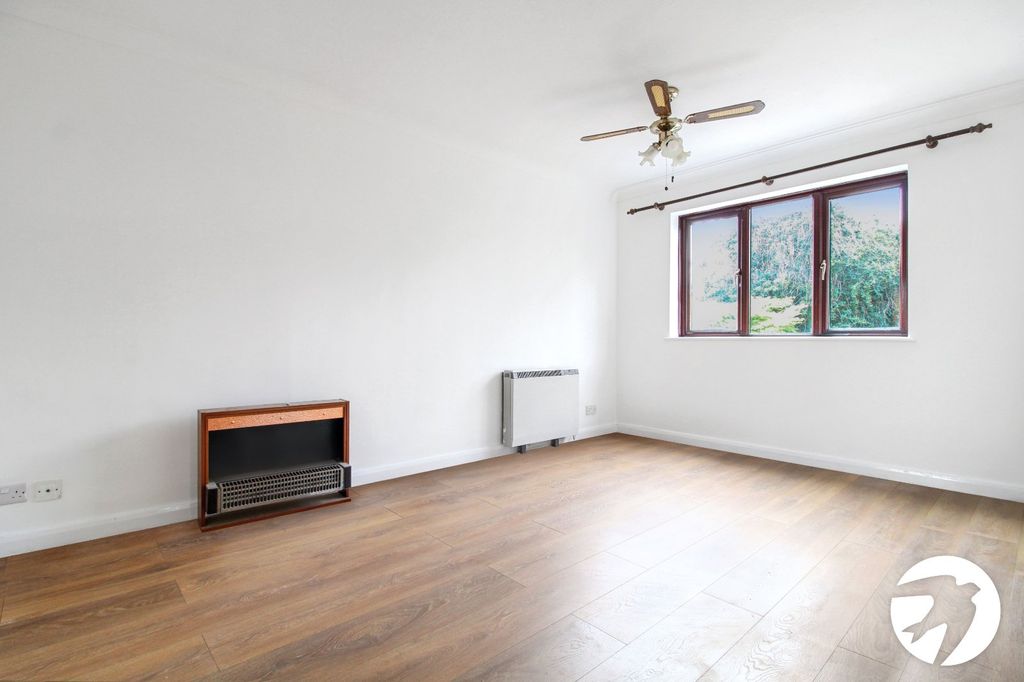 Property photo 3 of 9 Living Room