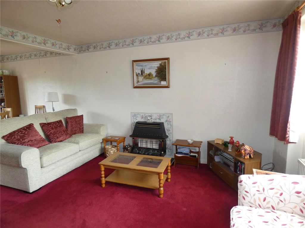 Property photo 3 of 13 Lounge