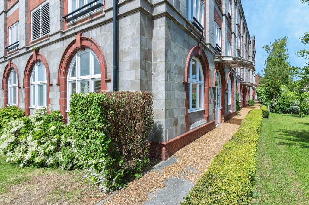 Additional image 4 of 2 bed flat for saleDownton, Salisbury SP5