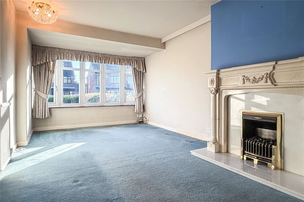 Property photo 3 of 20 Lounge