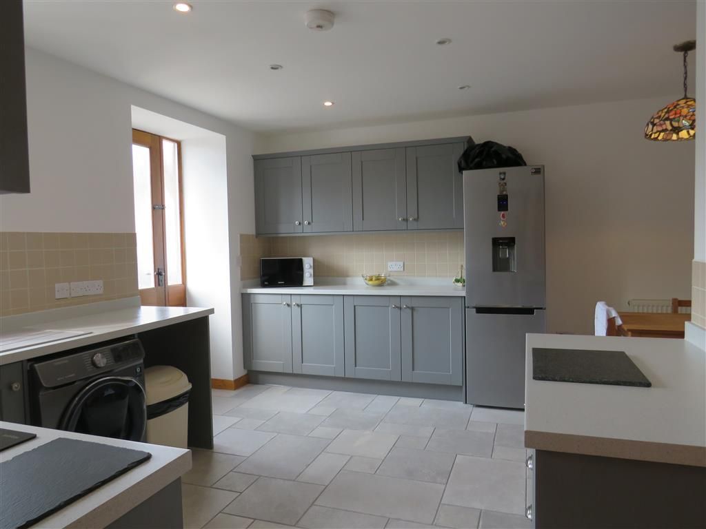 Property photo 3 of 18 Kitchen