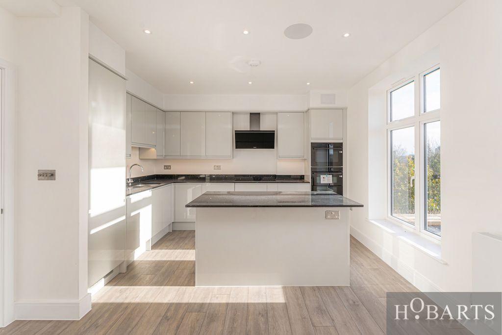Property photo 1 of 15 Exquisitely Refurbished Two-Bedroom Apartment In The Heart Of Stroud Green