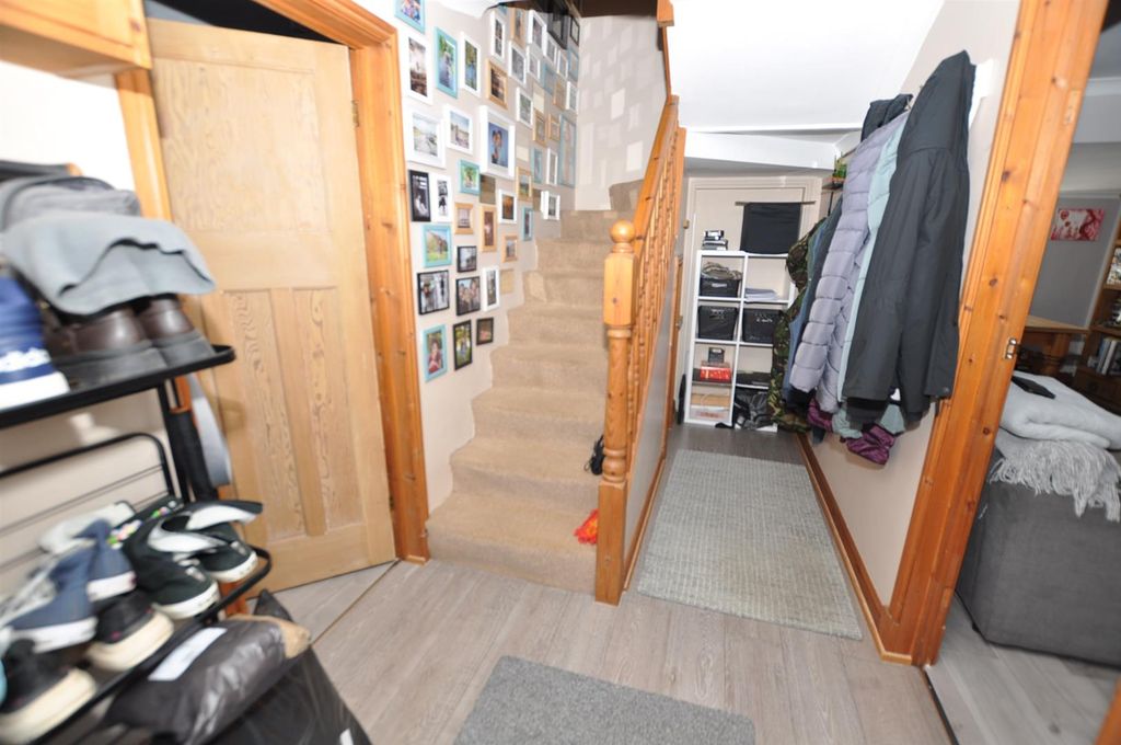 Property photo 3 of 17 Hallway