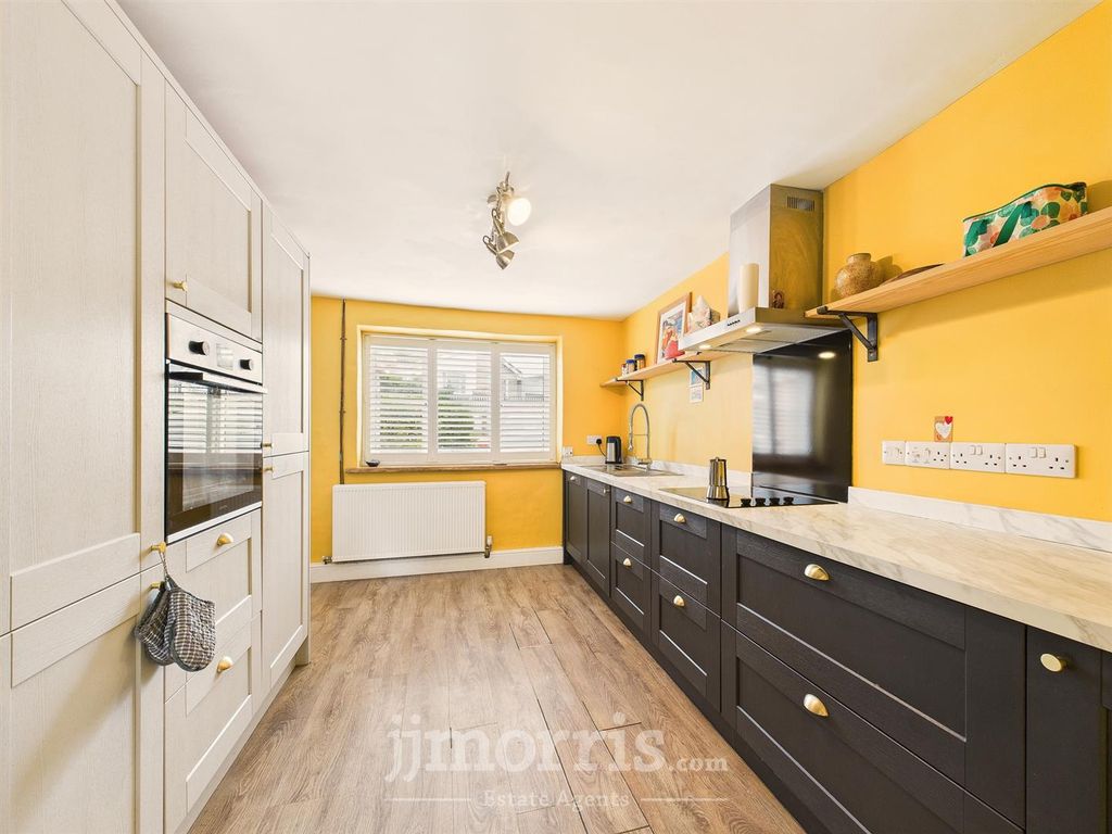 Property photo 3 of 24 Kitchen