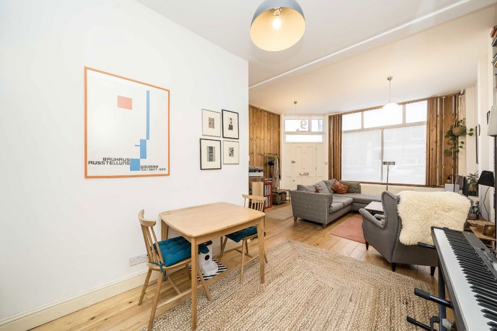 Property photo 3 of 11