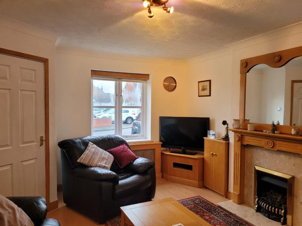 Property photo 2 of 12 Lounge 1