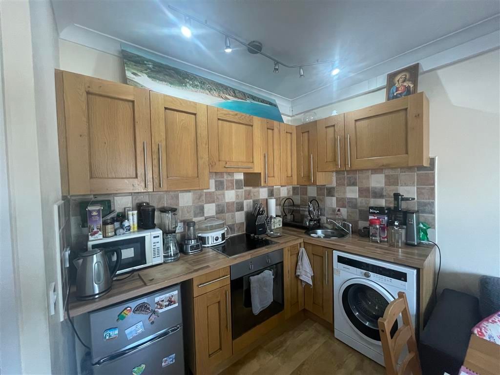 Property photo 2 of 7 Kitchen