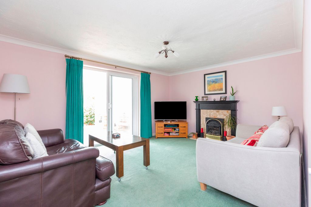 Property photo 3 of 18